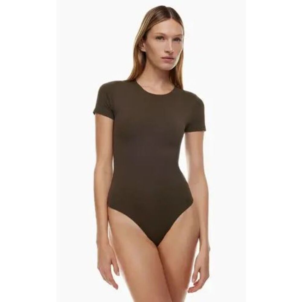Aritzia Babaton Contour Crew Short Sleeve Bodysuit brown women's large NEW